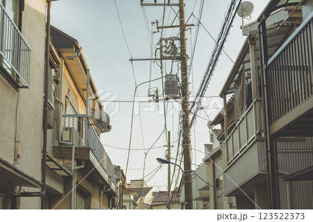 北区　王子　夕方の住宅街の風景　 123522373