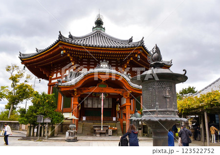 【奈良公園観光】東大寺・大仏・興福寺・シカ・南大門・春日大社・浮見堂【平城京のパワースポット】 123522752
