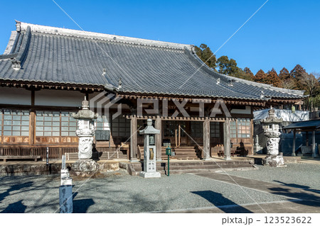 青空を背にいた摩尼山吉祥院本堂【茨城県石岡市】 青空を背にいた摩尼山吉祥院本堂【茨城県石岡市】 123523622