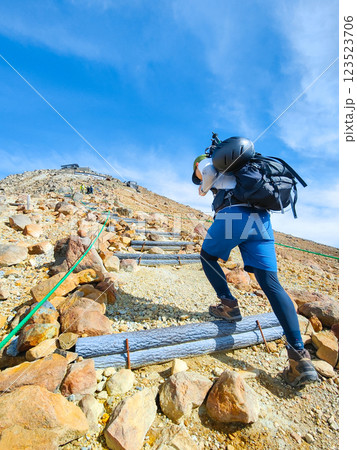 夏の御嶽山登山：王滝頂上～剣ヶ峰（八丁ダルミ） 123523706