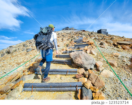 夏の御嶽山登山：王滝頂上～剣ヶ峰（八丁ダルミ） 123523714