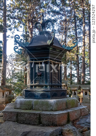 愛宕神社の境内奥にある飯綱神社本殿と言われる六角殿 愛宕神社の境内奥にある飯綱神社本殿と言われる六角殿 123524297