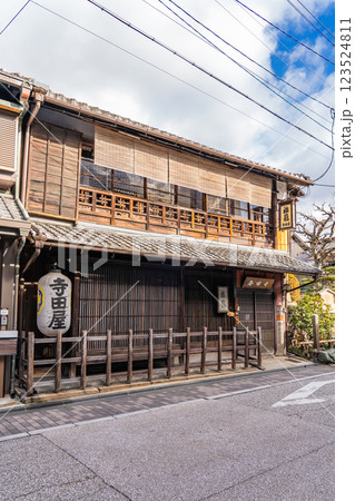 京都市伏見の船宿　寺田屋（幕末維新の寺田屋事件の舞台）旅籠 123524811