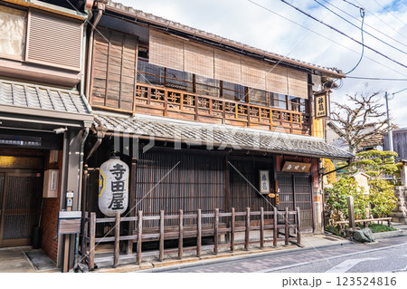 京都市伏見の船宿　寺田屋（幕末維新の寺田屋事件の舞台）旅籠 123524816
