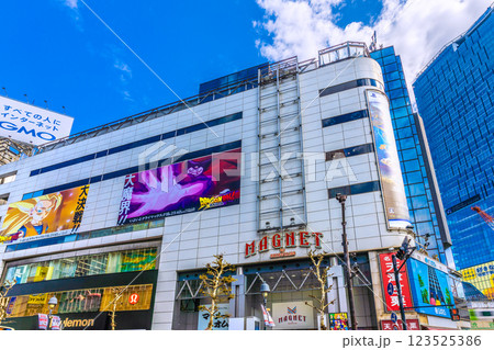 日本の東京都市景観 渋谷駅前のMAGNET by SHIBUYA 109などを望む 123525386