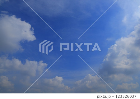 雲のある青空 123526037
