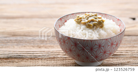 ご飯にのせたふきのとう味噌 123526759