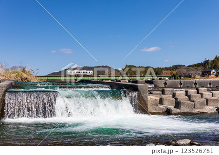 静岡県周智郡森町森 天竜浜名湖鉄道と沿線の風景 静岡県周智郡森町森 天竜浜名湖鉄道と沿線の風景 123526781