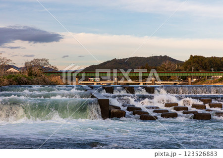 静岡県周智郡森町森　天竜浜名湖鉄道と沿線の風景 123526883