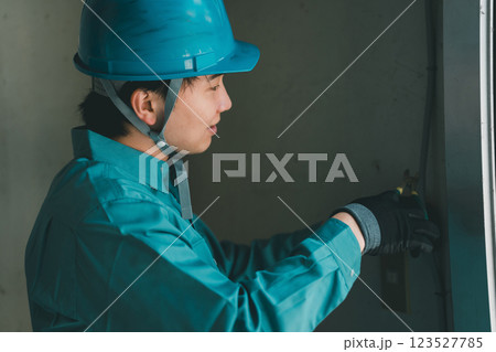 電気工事士 123527785