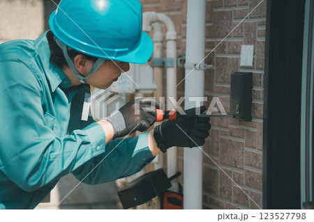 電気工事士　インターホン修理 123527798