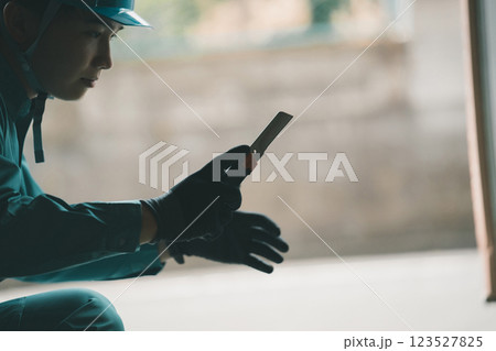 電気工事士の電工ナイフ 電気工事士の電工ナイフ 123527825