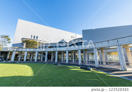 宮崎県宮崎市　快晴の宮崎市民文化ホール 123528383