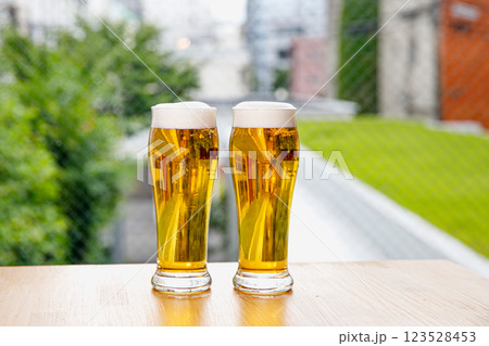 おいしいビールはいかが？ 123528453