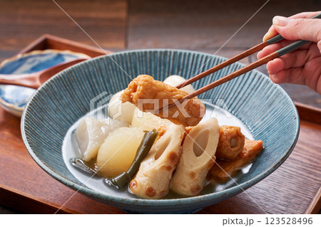 おでん - 和の食卓を彩る冬の定番料理 123528496