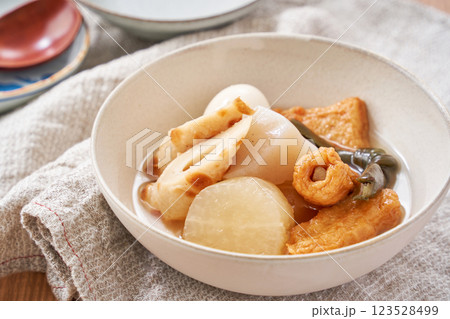 おでん - 和の食卓を彩る冬の定番料理 123528499