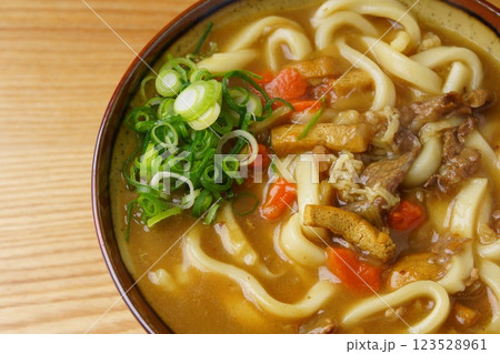 カレーうどん 123528961