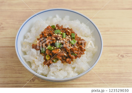 肉味噌ごはん 123529030