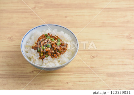 肉味噌ごはん 123529031