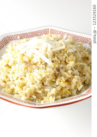 炒飯を白背景で単品撮影 炒飯を白背景で単品撮影 123529160