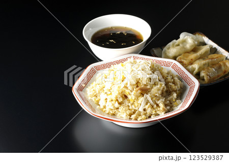 炒飯、餃子セット 炒飯、餃子セット 123529387