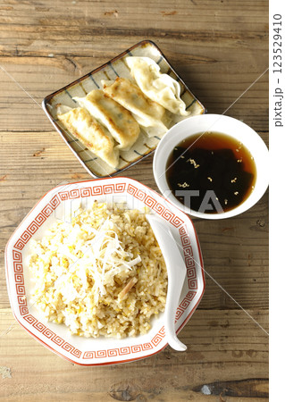 炒飯、餃子セット 炒飯、餃子セット 123529410