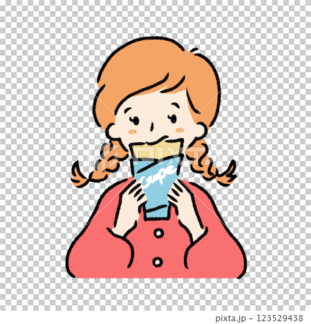 クレープを食べる女の子 123529438