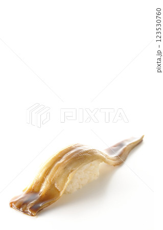 穴子の一本握りを白背景で撮影 123530760