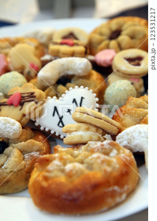 fresh wedding desserts 123531217