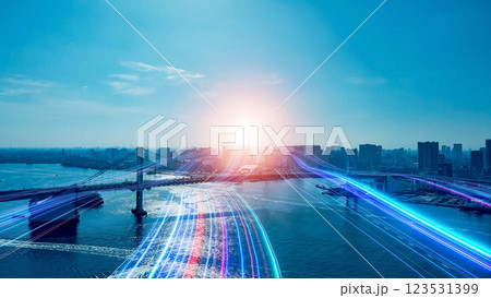 未来へ伸びる光の帯 都市とネットワーク 未来へ伸びる光の帯 都市とネットワーク 123531399