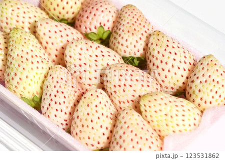 いちご（ミルキーベリー） 123531862