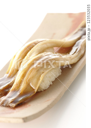 穴子の一本握りを白背景で撮影 穴子の一本握りを白背景で撮影 123532035