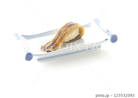 炙り穴子の一本握りを白背景で撮影 123532093