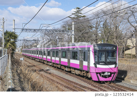 くぬぎ山付近を走る新京成の新型車両 123532414