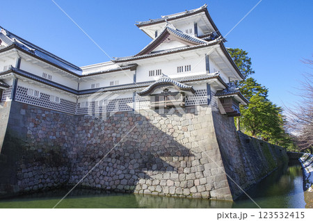 金沢城の三の丸広場から見る菱櫓 金沢城の三の丸広場から見る菱櫓 123532415