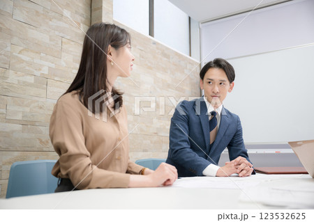 言ってはいけないことを言ってしまった新人社員の担当上司　ちょっとオコ 123532625