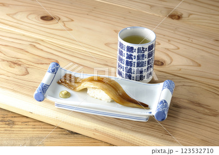 穴子の一本握りとお茶 穴子の一本握りとお茶 123532710