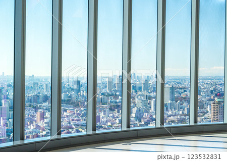 Azabudai, Minato City, Tokyo, January 30, 2025 : Azabudai Hills Located in the center of Tokyo, the Sky Lobby on the 33rd floor of the Mori JP Tower allows you to see the Tokyo Tower up close. 123532831