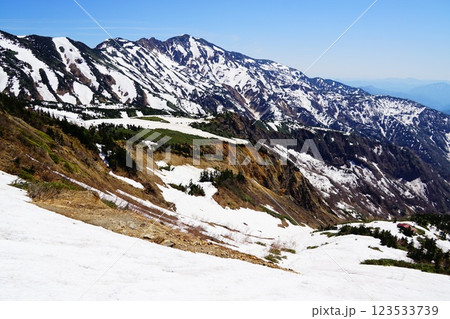 霊峰白山　登山道から見る別山方面 123533739