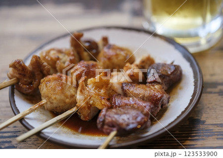 焼き鳥と生ビール 123533900