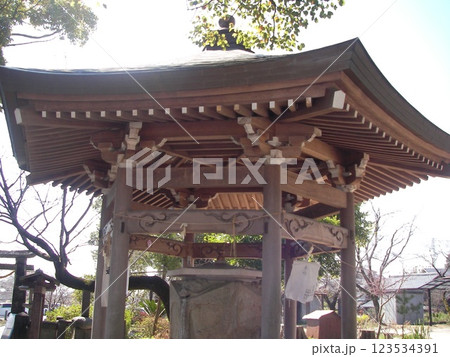 某神社内の手水舎 某神社内の手水舎 123534391