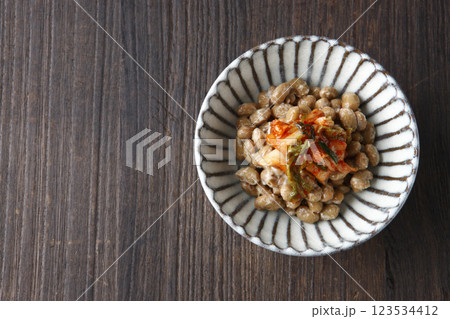 納豆キムチ　木目バック 123534412