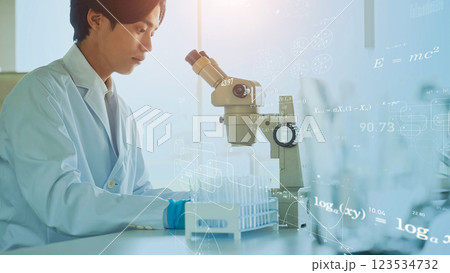 実験する研究者と科学技術イメージ 123534732