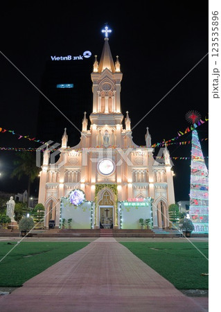 ピンク教会に続く道 ピンク教会に続く道 123535896