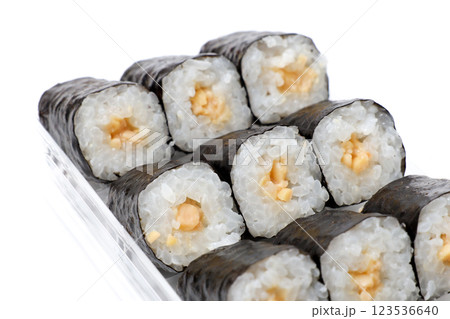 なっとう巻き、巻きずし、寿司、巻物、納豆、納豆巻、和食、和、日本、ご飯、お寿司、海苔、ジャパニーズ 123536640