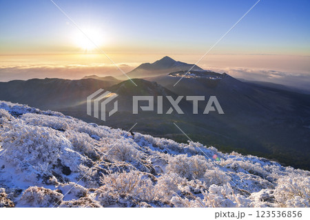 雪の霧島連山 雪の霧島連山 123536856