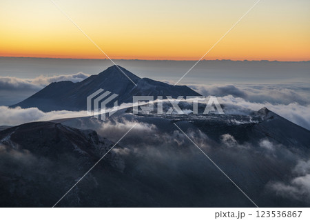 雪の霧島連山 雪の霧島連山 123536867