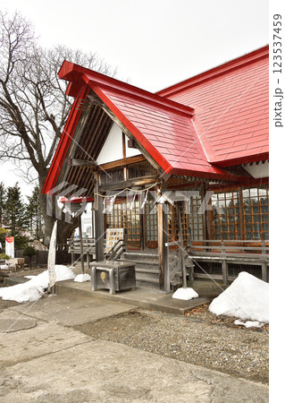 冬の北海道七飯町で一本栗地主神社境内の風景を撮影 冬の北海道七飯町で一本栗地主神社境内の風景を撮影 123537459