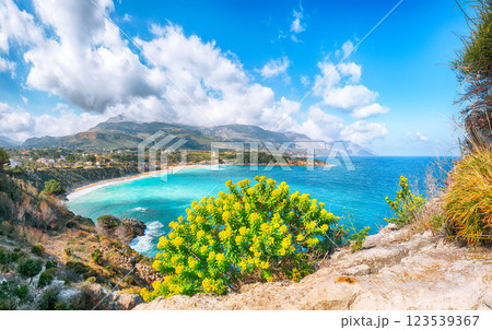 Spectacular seascape of Guidaloca Beach near Castellammare del Golfo. 123539367
