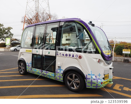 自動運転バス 自動運転バス 123539596